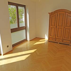 Schlafzimmer von links