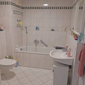 Bad mit Badewanne